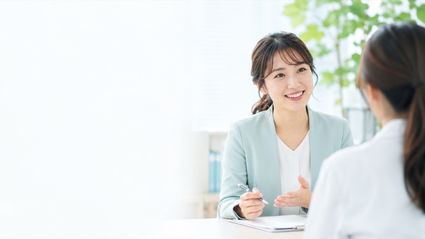 キャリア相談を受ける医療職の女性